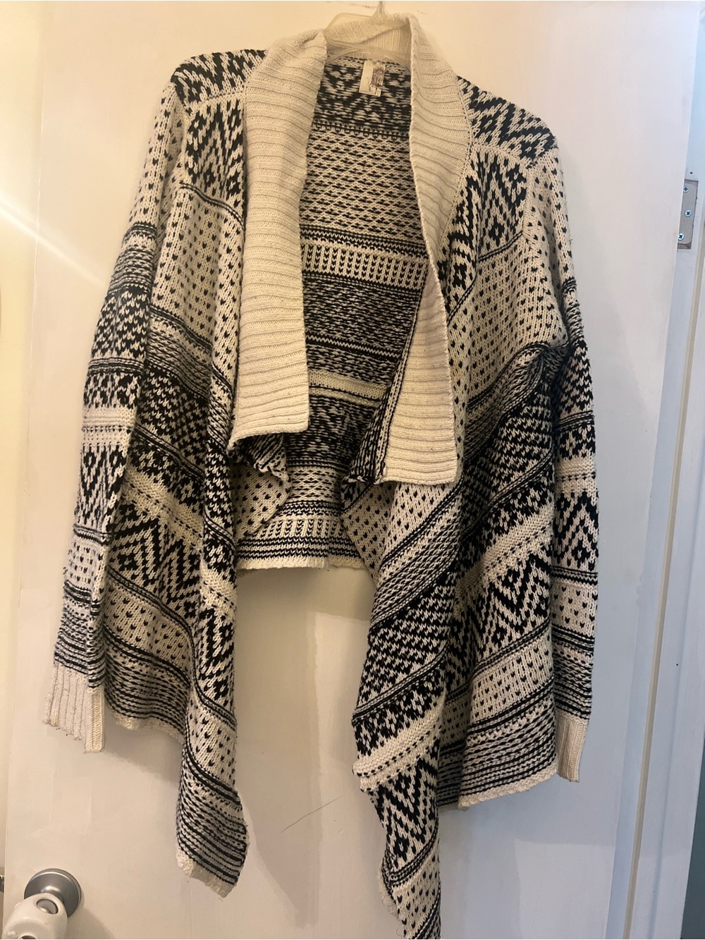 Francesca's Collections Black & Cream Open-Front Knit Poncho Cardigan no size ta